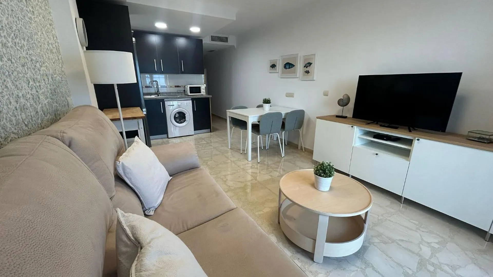 Maravilloso Apartamento En Primera Linea De Playa Con Vistas Al Mar En Caleta De Velez 2 C 0*,  스페인
