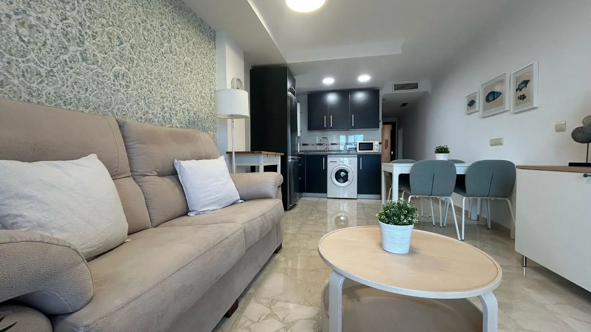 Maravilloso Apartamento En Primera Linea De Playa Con Vistas Al Mar En Caleta De Velez 2 C