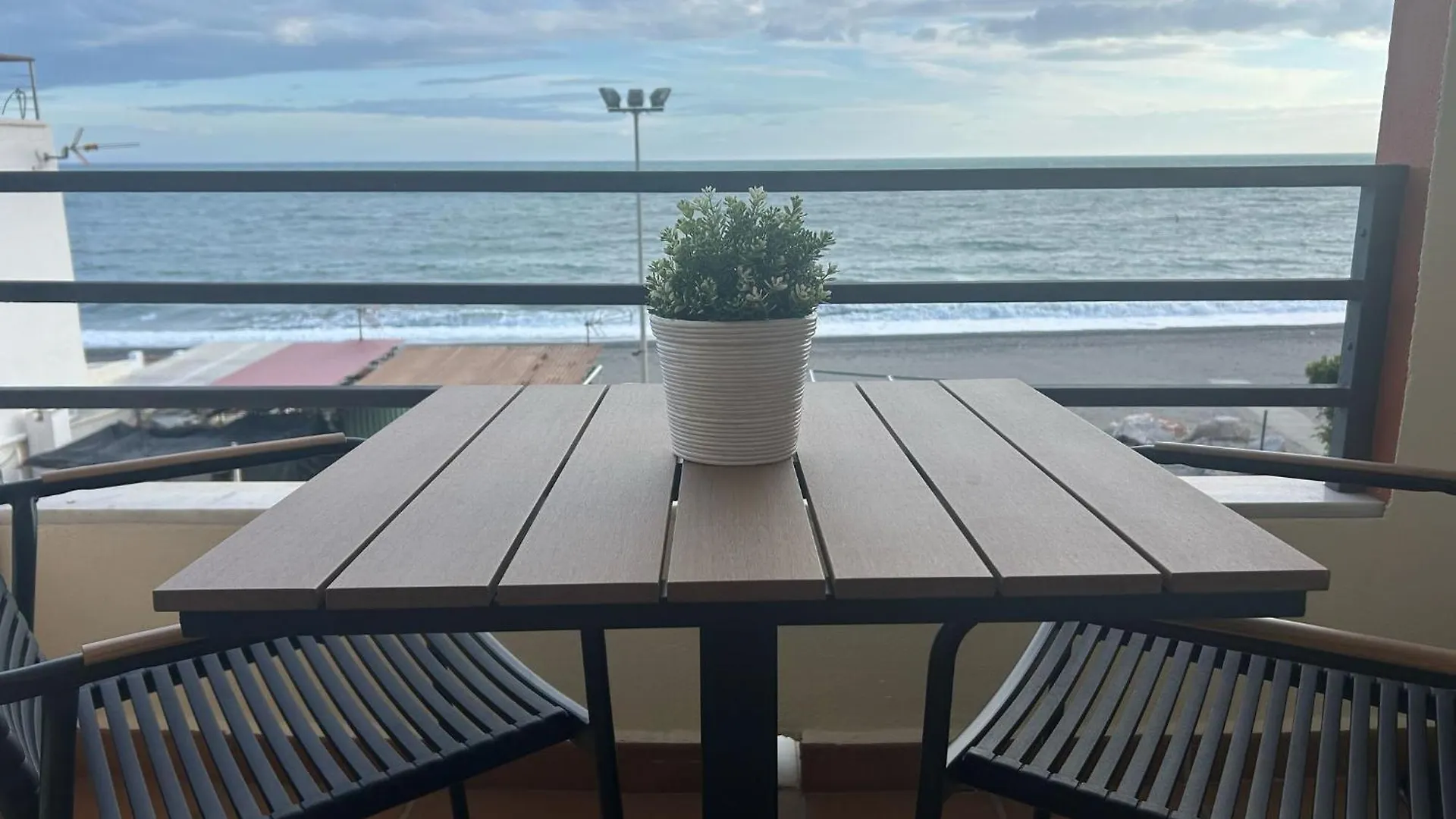Maravilloso Apartamento En Primera Linea De Playa Con Vistas Al Mar En Caleta De Velez 2 C 스페인