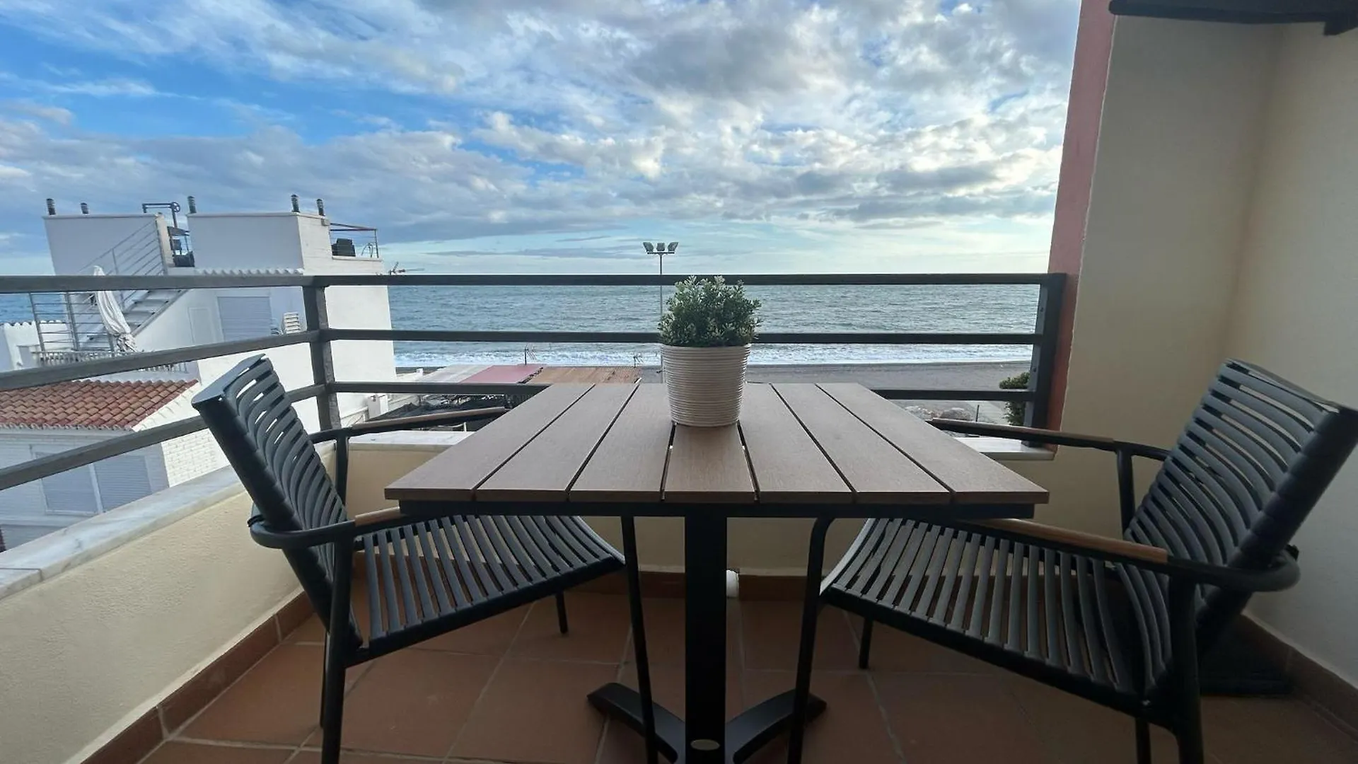 Apartment Maravilloso Apartamento En Primera Linea De Playa Con Vistas Al Mar En Caleta De Velez 2 C