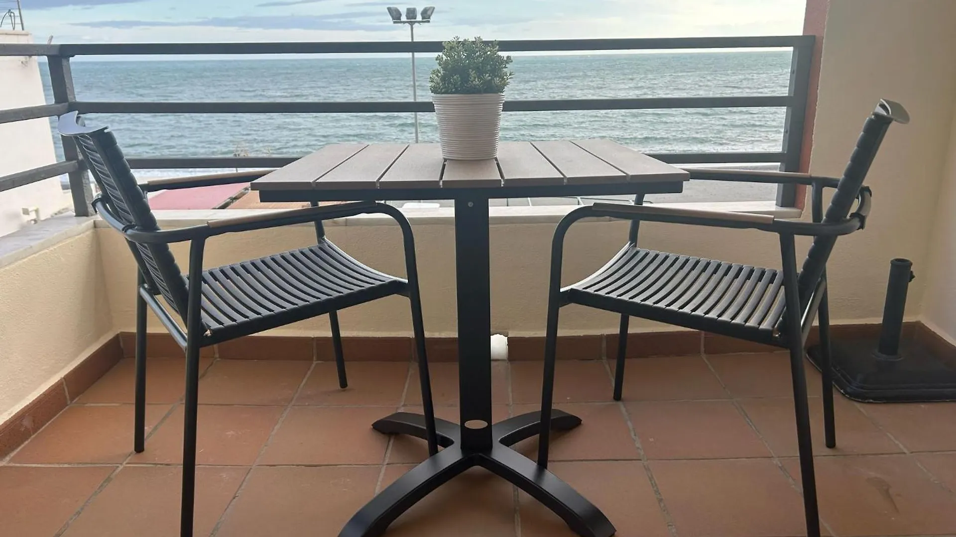 Maravilloso Apartamento En Primera Linea De Playa Con Vistas Al Mar En Caleta De Velez 2 C Apartment